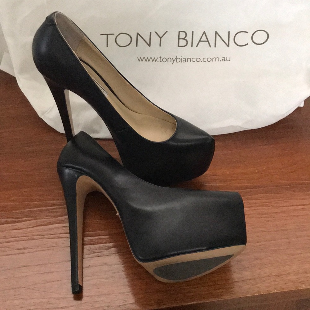 6.5” NEW Tony Bianco Wedge Platorm 6 “Heel